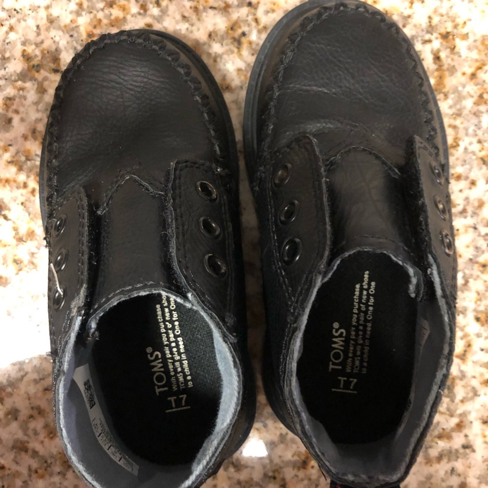 Toms toddler dress shoe size 7